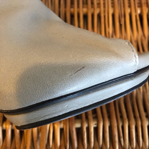 Max studio. Beautiful light grey with working zipper at heel. Size 7M - Picture 8 of 9